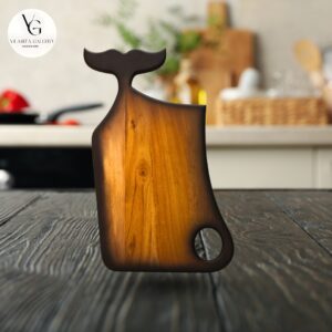 Fish shaped mango wood chopping board with black edge – Vilasita Gallery