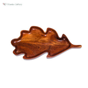 Classic wooden leaf shaped serving plate made of mango wood – Vilasita Gallery kitchen platter